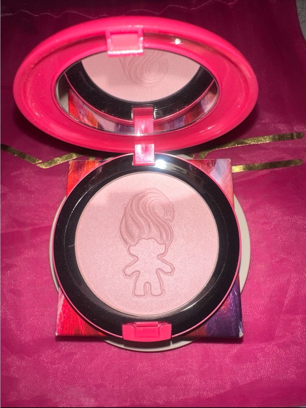 MAC x Trollz Play It Proper Beauty Powder